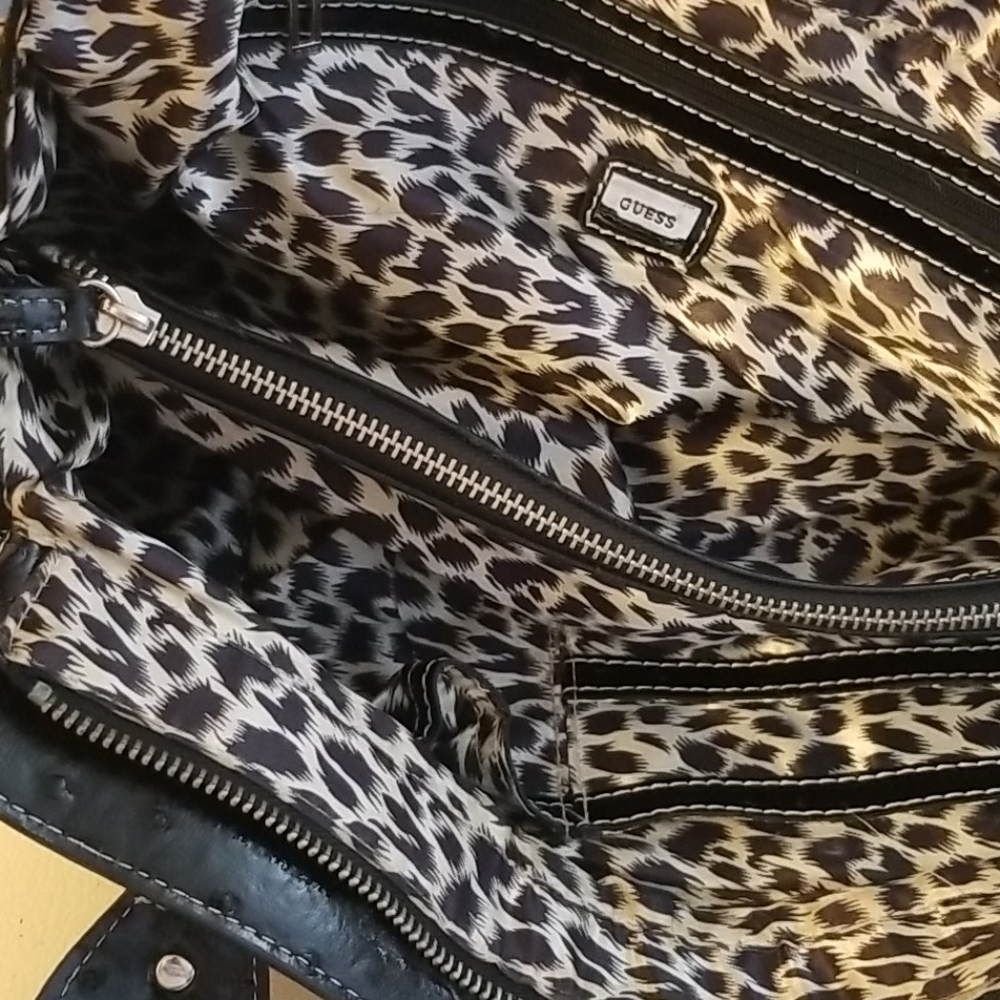 Guess purse - Picture 10 of 16